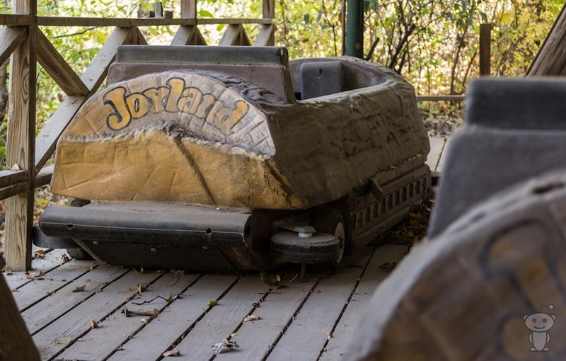 Illustration for article titled The Crumbling Chaos of Abandoned Amusement Parks